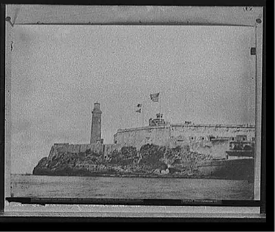 [Raising the American flag on Morro Castle, Jan. 1, 1899]