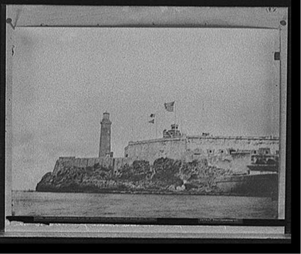 [Raising the American flag on Morro Castle, Jan. 1, 1899], [ca. 1900] — historic photograph