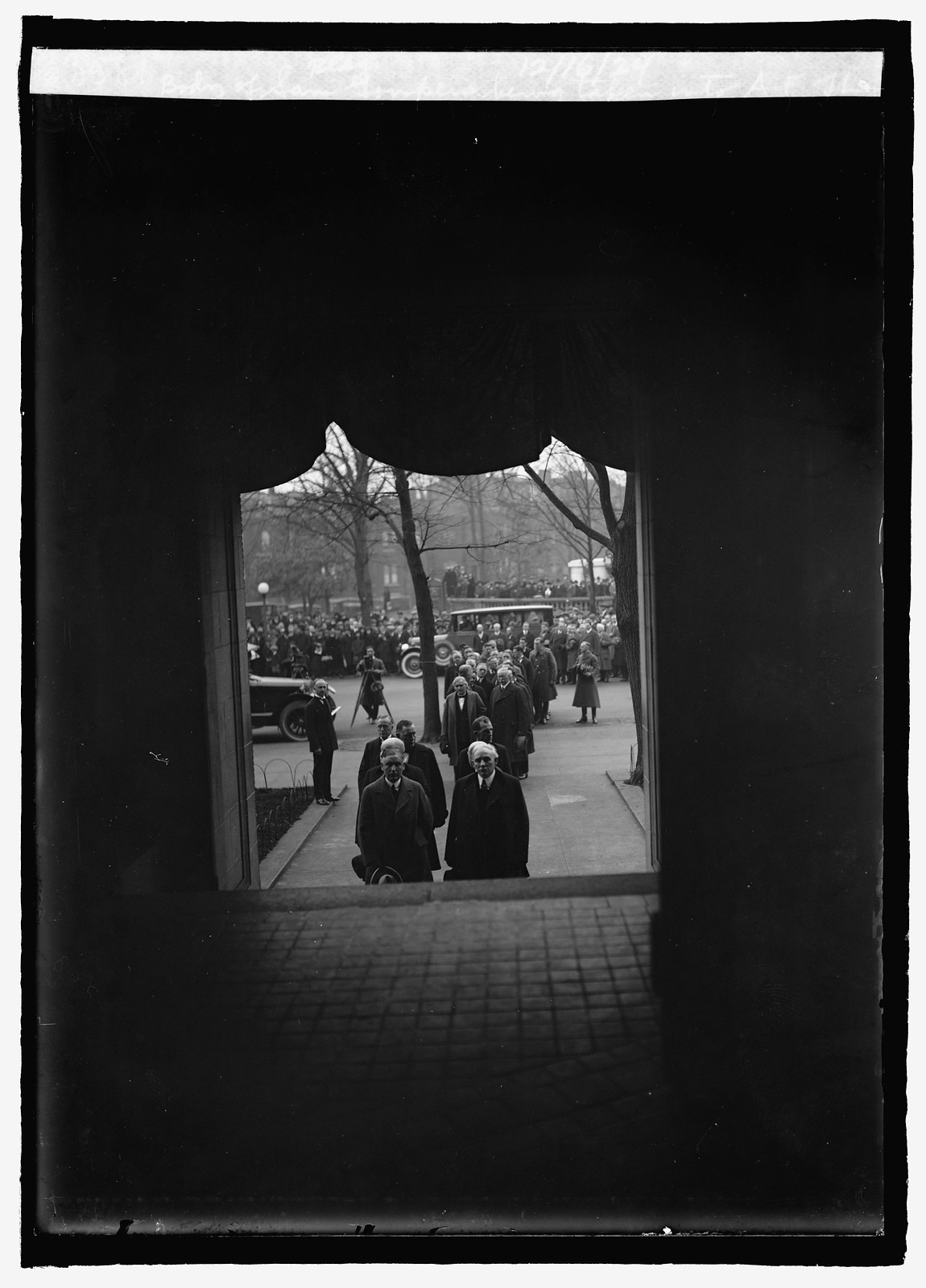 Body of Sam Gompers being taken into A.F. of L. bldg., 12/16/24, [19]24 December 16. — historic photograph