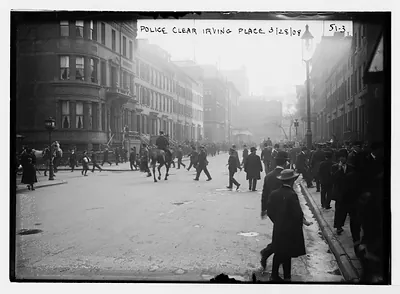 Police drive crowd from Irving Place, New York