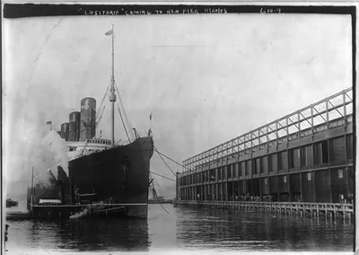 [LUSITANIA, 1907-1914, New York City: warping into new pier, 20 Nov. 1908]