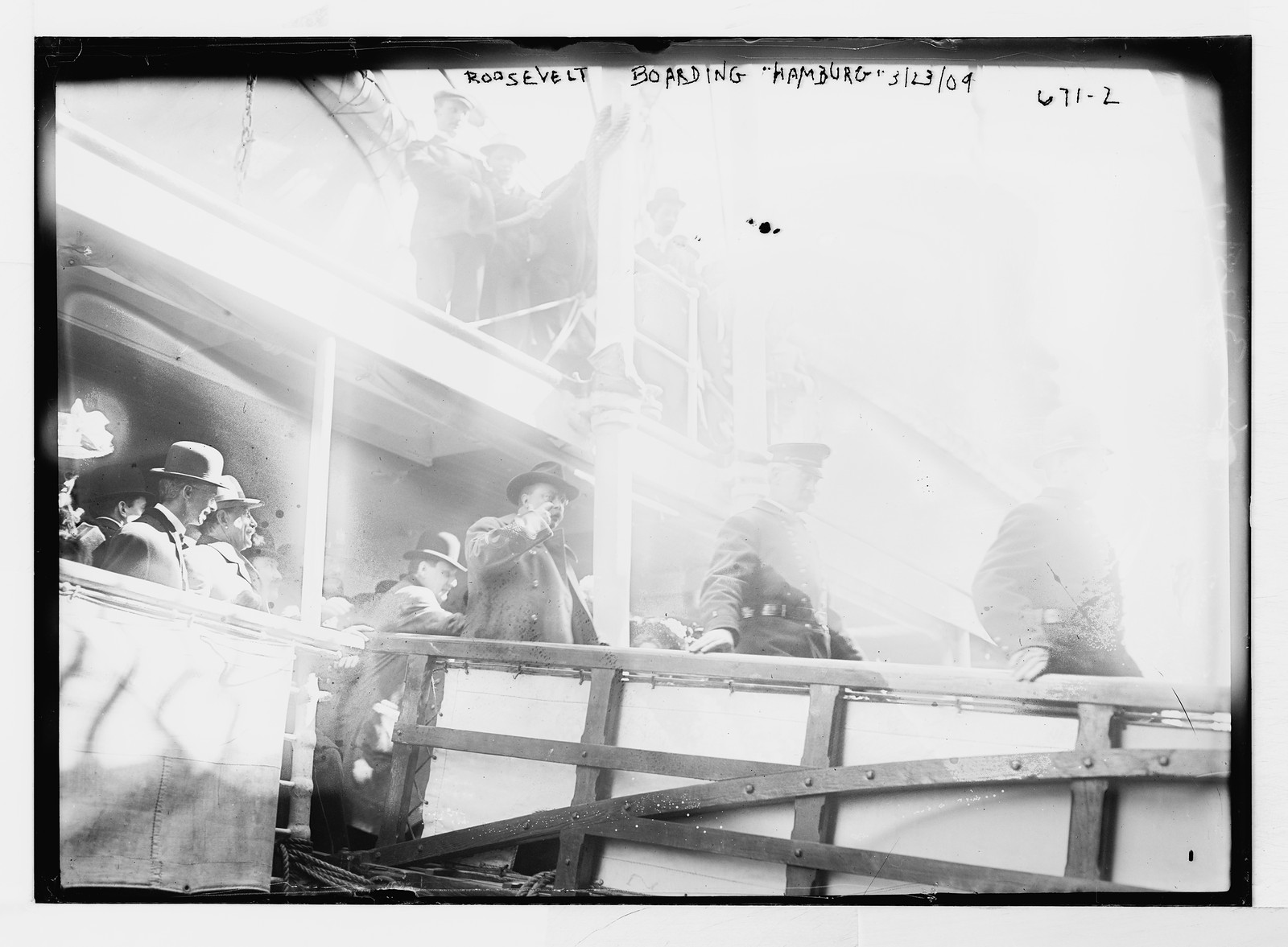 Roosevelt boarding ship "Hamburg", New York, 3/23/09. — historic photograph