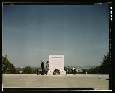 Sailor and girl at the Tomb of the Unknown Soldier, Washington, D.C