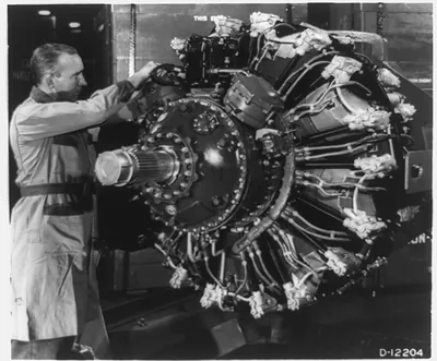 2400 horsepower Double Wasp aircraft engine with mechanic