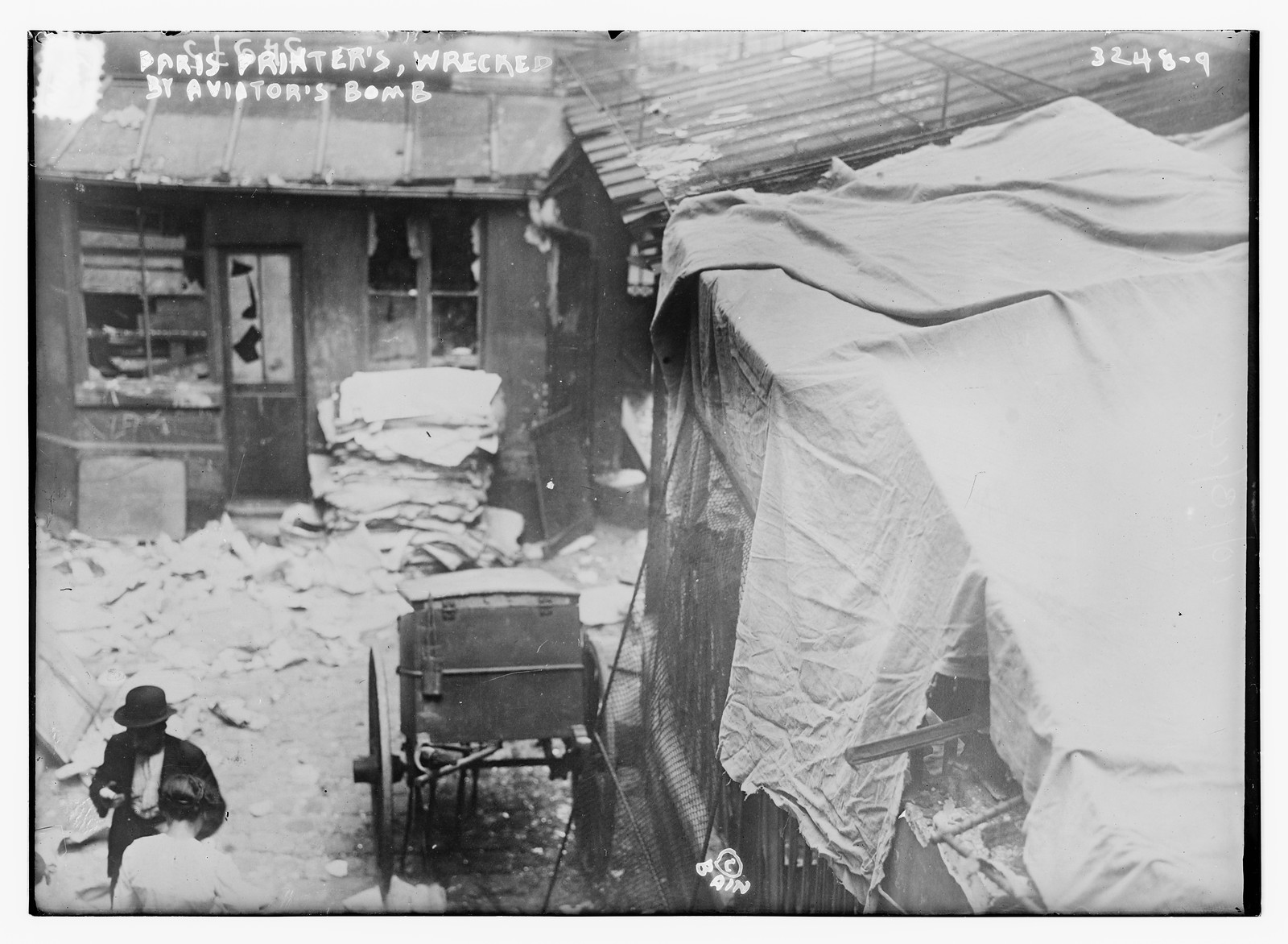 Paris Printer's, wrecked by aviator's bomb, n/a — historic photograph