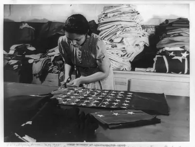 [Making flags for military use in the Quartermaster Corps Depot, Philadelphia, Penn.]