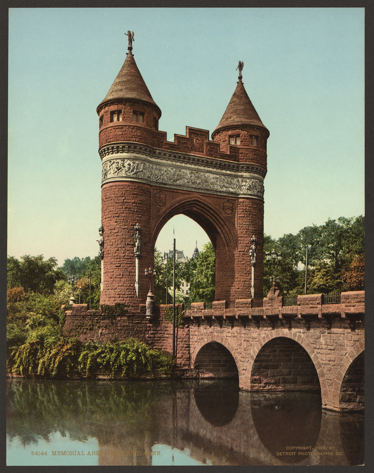 Memorial Arch, Hartford, Conn., c1905. — historic photograph