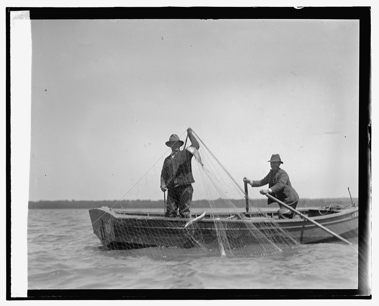 Shad fishing on the Potomac, [between 1909 and 1932] — historic photograph