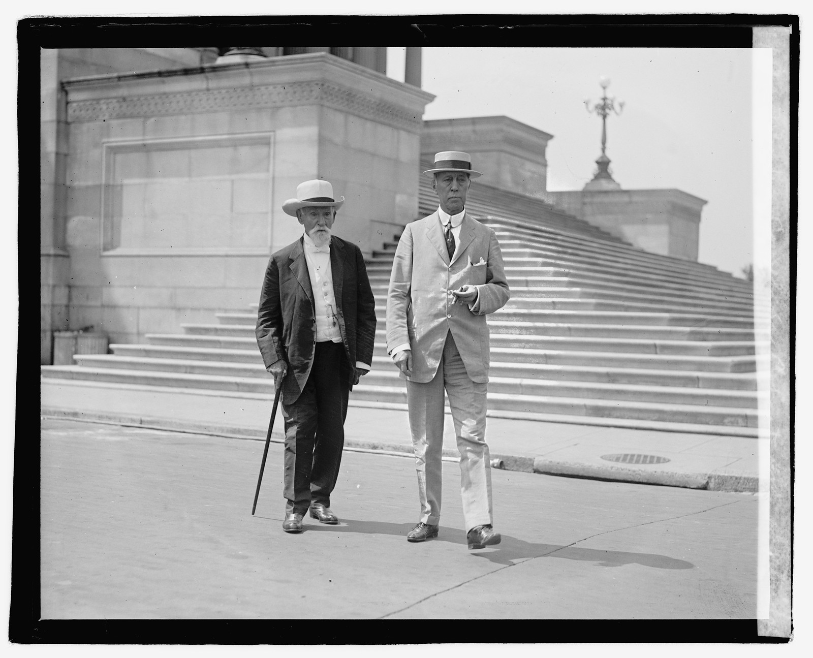 Sen. Cornelius Cole & Sen. Shartridge, 6/26/22, [19]22 June 26. — historic photograph