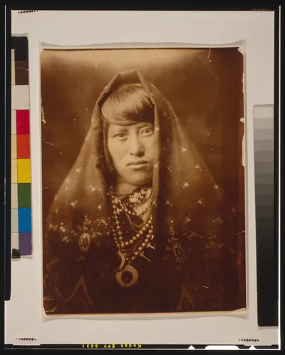 An Acoma woman