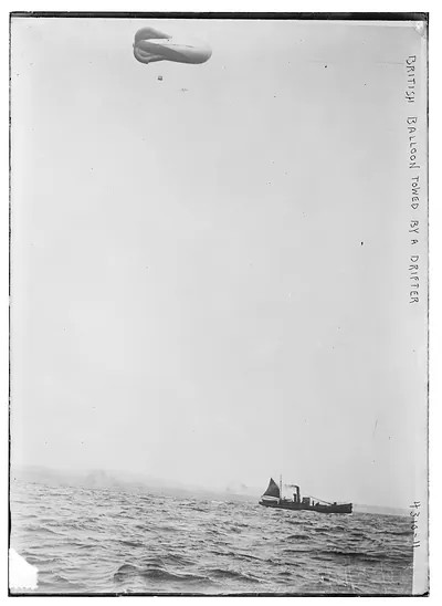 British balloon towed by a drifter