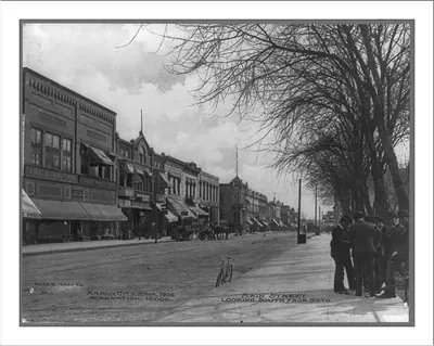 [Iowa - Mason City - Main Street, S. from 6th]
